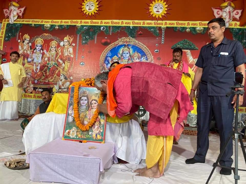 SIGRIWALBJP's tweet photo. हंसराजपुर में आयोजित रूद्र महायक्ष में शामिल होने का सौभाग्य प्राप्त हुआ। 
#हरहरमहादेव https://t.co/TdJGPgoDwj