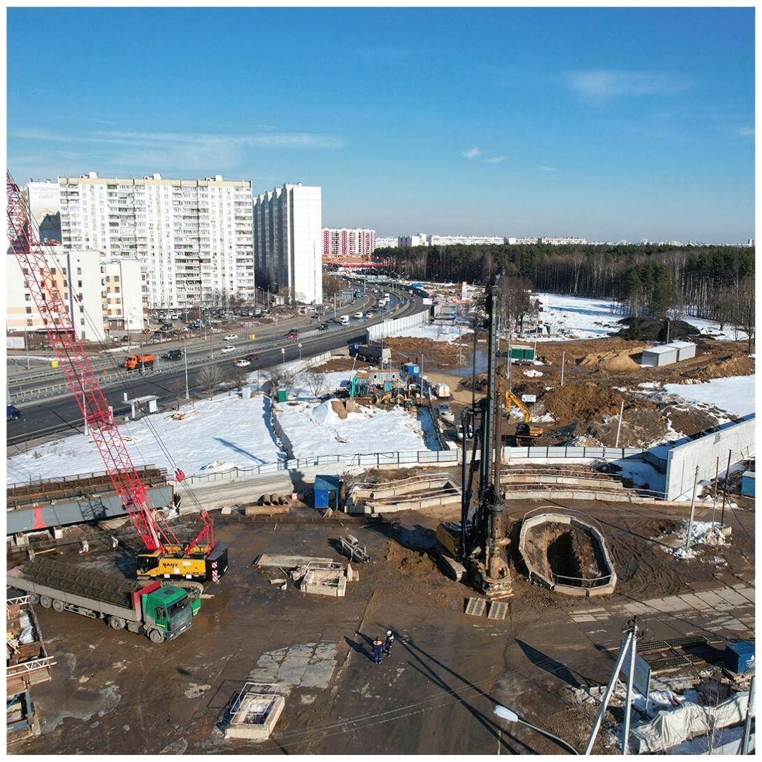 stroimosru's tweet photo. Магистраль Солнцево-Бутово-Варшавское шоссе: как строится участок от Боровского до Киевского шоссе 🚙

Трасса станет дублером юго-западной и южной части ��КАД, а также одной из главных дорог Новой Москвы 👉🏻 https://t.co/fdb5ZvZ11q

#Москва #транспорт #дорога #Солнцево #Бутово https://t.co/mLHMpKHlvR