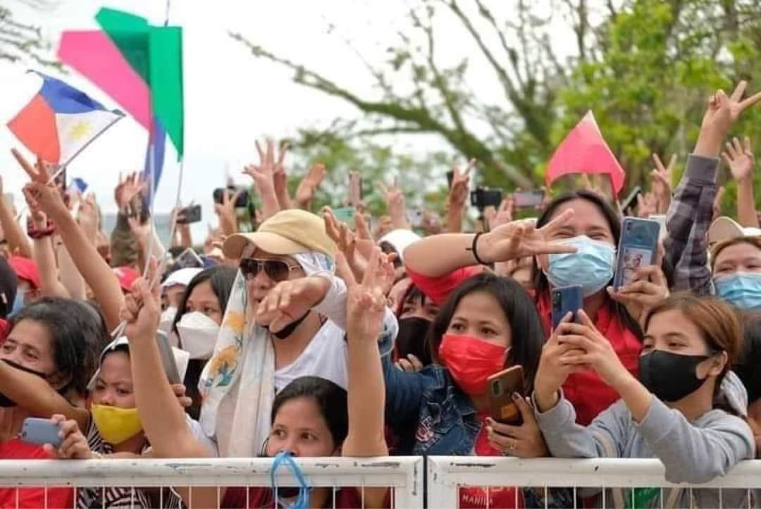 Ellie2947's tweet photo. MARAMING SALAMAT, SORSOGON!!!!

Mabuhay ang buong Uniteam BBM-Sara! Isang matagumpay na Proclamation Rally na naman! Maraming salamat sa oras na inilaan ng mga taga-Sorsogon! Mahuhay ang lahat!!!

Laging mayroong umagang kay ganda❤️💚 https://t.co/MJIxrB4tFm
