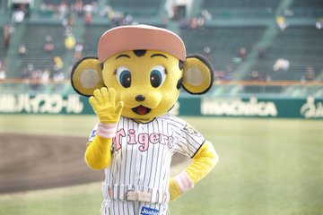 トラッキーとは 中の人と天敵は誰 ラッキーとキー太の関係について紹介します やきゅぶろ