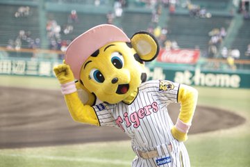 トラッキーとは 中の人と天敵は誰 ラッキーとキー太の関係について紹介します やきゅぶろ