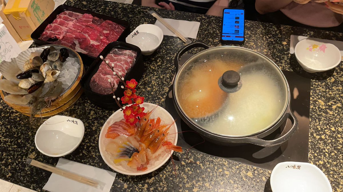 Jessica635w's tweet photo. 跟好朋友闺蜜去吃火锅🍲😁😁 https://t.co/kAYrrGr4Od