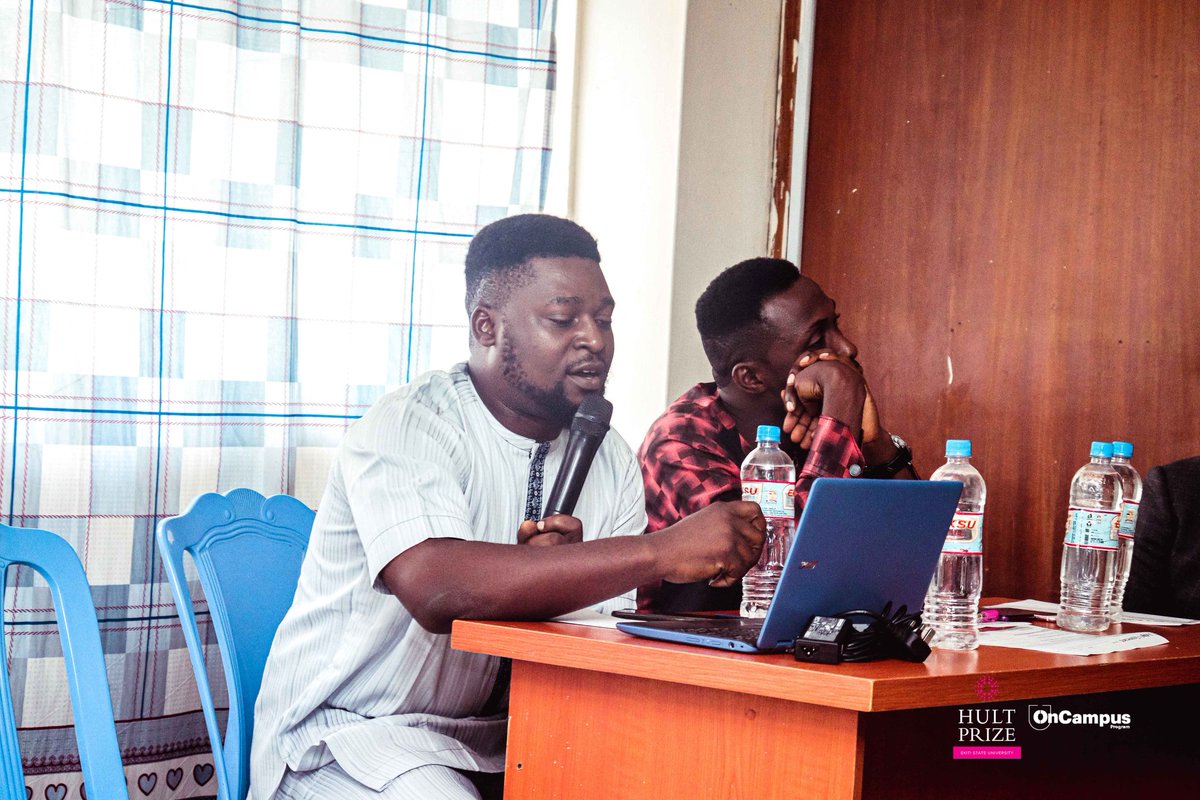 HPEkitiStateUni's tweet photo. #Gettingtheworldbacktowork
#Oncampuscompetition22
#Digitalboom
#Tech
@HPEkitiStateUni 
@HultPrizeNG 
@hultprize 

'Put structures in place that can protect your customers'
'Make research on your potential buyers'
'Maintain a good composure'
_ @Lawrence_mayowa https://t.co/27XVFE7fdu