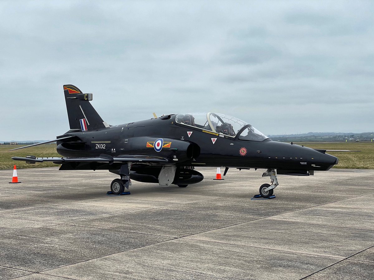 This week the highly versatile team at Global Trek Aviation Cardiff (CWL/EGFF) welcomed in the Hawk T.2 from our friends in North Wales.

#GlobalTrekAviation #CWL #EGFF #CardiffAirport #FastJet #Aviation #AvGeek #ExecutiveAviation #Landaway #RAF #Hawk #HawkT2 #Military #Training