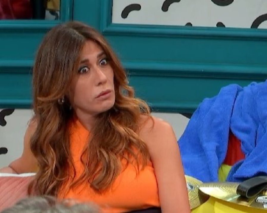 regno_disoleil's tweet photo. Miriana che giura su suo figlio che non ha mai parlato male di Soleil

MIODDIO piccolo toccati i coglioni ascolta a me #gfvip #solearmy https://t.co/oAoi46AoQA