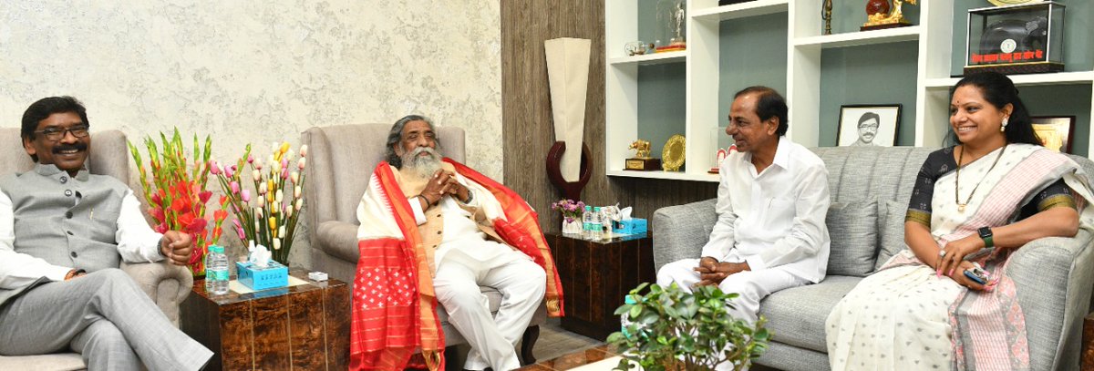 Agitators to Administrators.
Blessed to be in part of discussion between two political stalwarts of India Sri <a href="/ShibuSorenJMM/">Shibu Soren</a> ji and Sri KCR garu who fought for their people and achieved separate states of Jharkhand and #Telangana. <a href="/JharkhandCMO/">Office of Chief Minister, Jharkhand</a> <a href="/JmmJharkhand/">Jharkhand Mukti Morcha</a> <a href="/TelanganaCMO/">Telangana CMO</a>