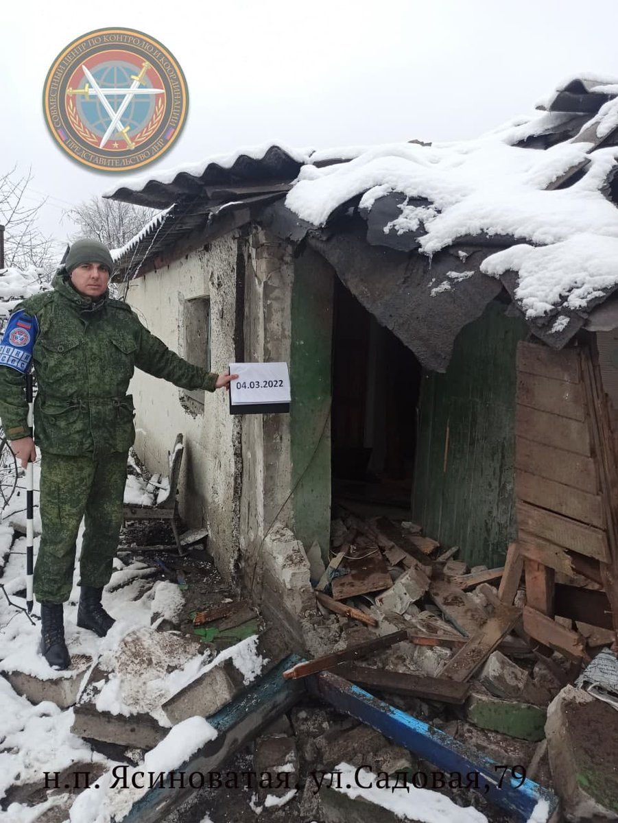 📸 Последствия обстрела Ясиноватой при котором пострадала семья мирных жителей.