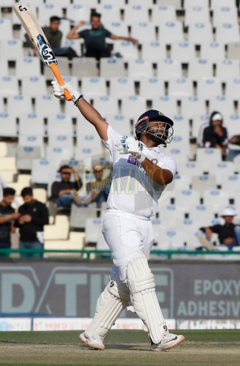 KarmKinetic's tweet photo. As a fan of cricket, you would never wanted to miss
Helicopter shot by #MSDhoni
Cover drive by #viratkholi
&amp; Now,
One-handed six by #RishabhPant
Well played boi 96(97). #INDvSL https://t.co/O8nPEqqbni