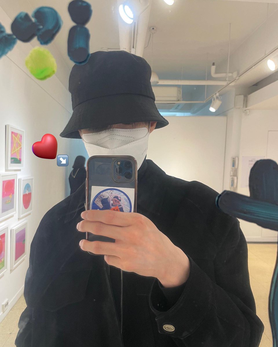 지금 폰케이스 뒤에 남친 선물 끼우고
엄마랑 데이트 한거냐???
뭐 이거 세미 ㅋㅋ 상견례 아님 ?🤯🤯🤯