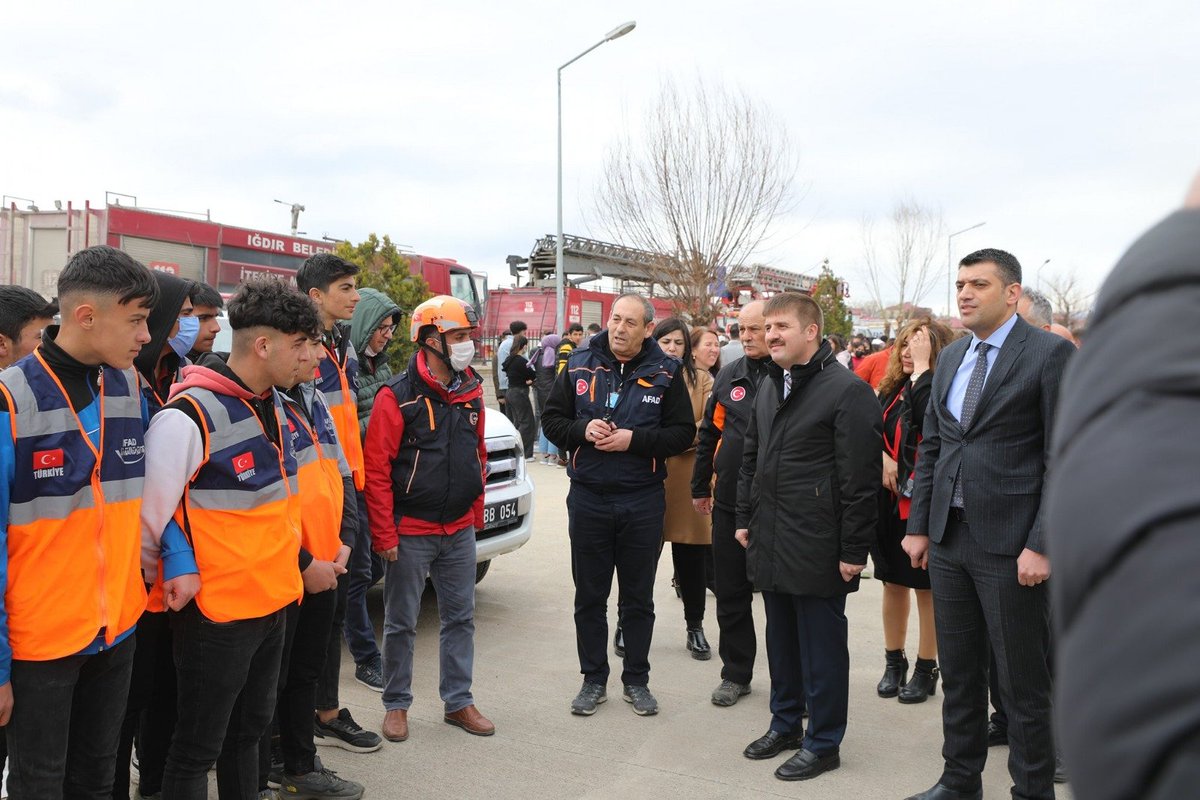 AFADIgdir's tweet photo. 2022 yılı 01-07 Mart  Deprem haftası toplumda farkındalık oluşturmak için MEB bağlı Iğdır ili ve ilçelerinde eğitim veren tüm kamu ve özel okullarımızda, ülke genelinde eş zamanlı ''Deprem Tahliye Tatbikatı'' Sayın Valimizinde katılımıyle gerçekleştirilmiştir. https://t.co/0FV0S8bi94