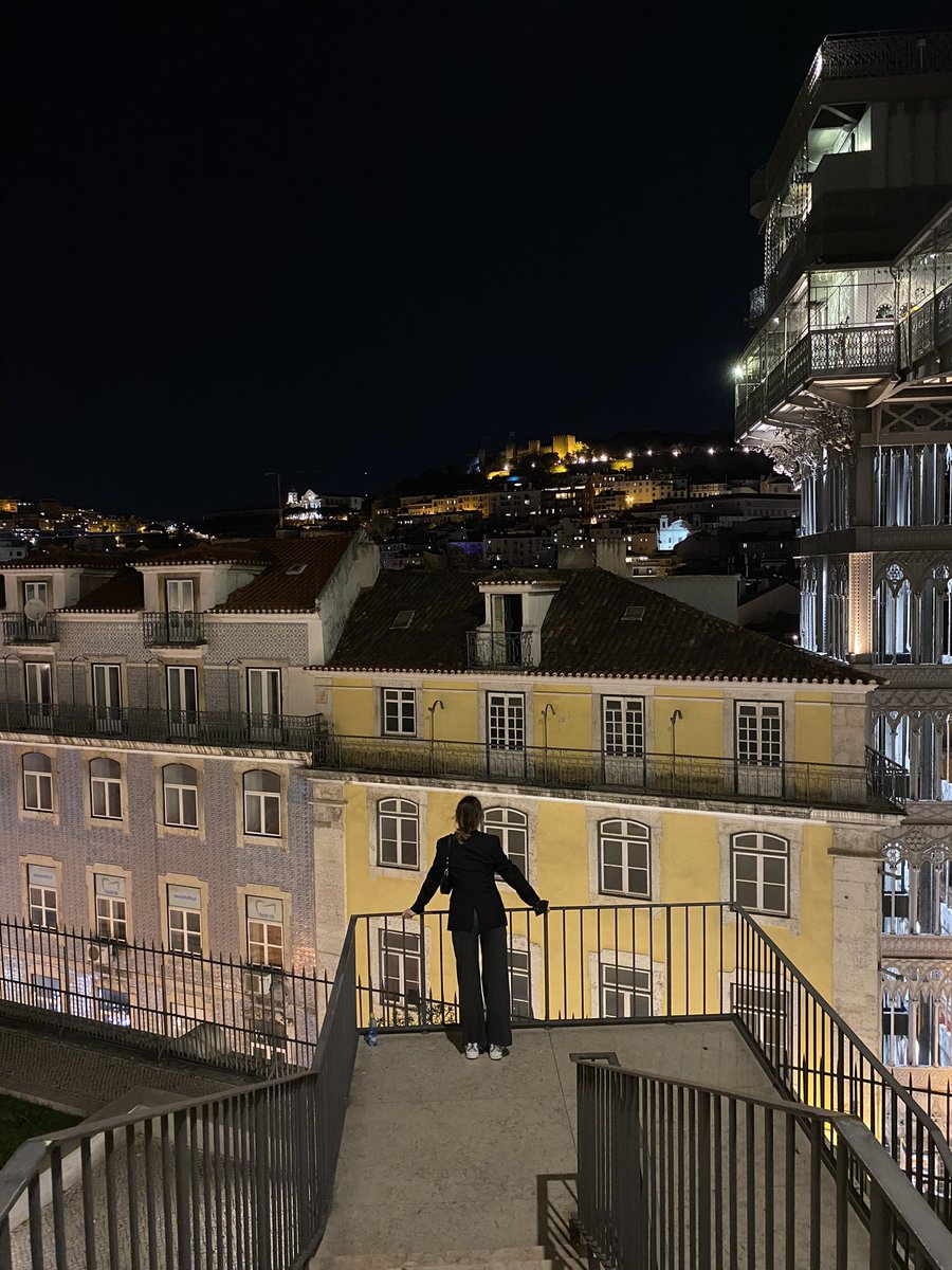 alejandrootsi's tweet photo. Lisboa con mi xurri https://t.co/KhSWi2KyGF