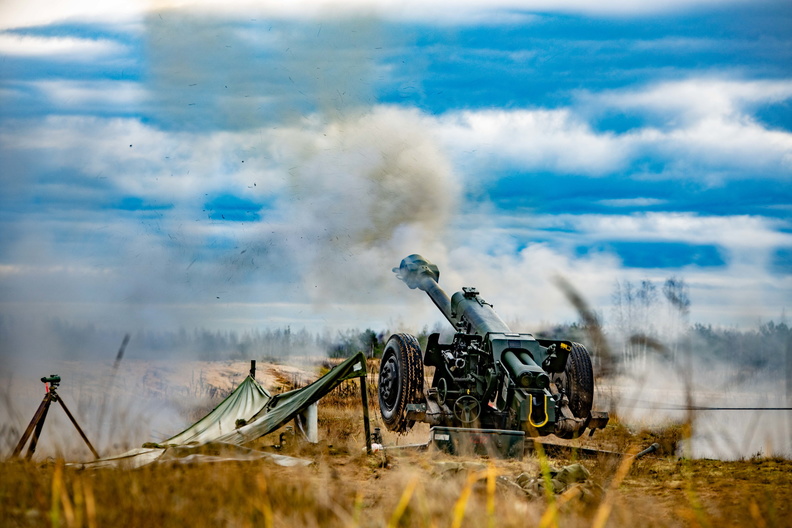 122-millimeter howitzers and anti-tank mines donated by #Estonia have been handed over to #Ukraine. Thank you for our Ally #Germany and Partners #Sweden and #Finland! #StandwithUkraine #SlavaUkraini <a href="/oleksiireznikov/">Oleksii Reznikov</a> <a href="/DefenceU/">Defense of Ukraine</a> <a href="/GeneralStaffUA/">Генеральний штаб ЗСУ</a>