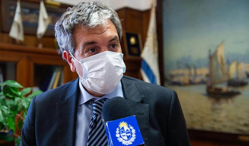 MartinRostan9's tweet photo. El presidente de ANP @JuanCurbelo40 confirmó en #VisionFM que una planta de celulosa que instalará en Paraguay tendrá su puerto en Uruguay(N. Palmira). Hace 2 semanas se mantuvo la reunión con el rptate de #PARACEL en Uruguay que es Fernando Puntigliano para avanzar en el tema. https://t.co/lMCx8QM5Ds
