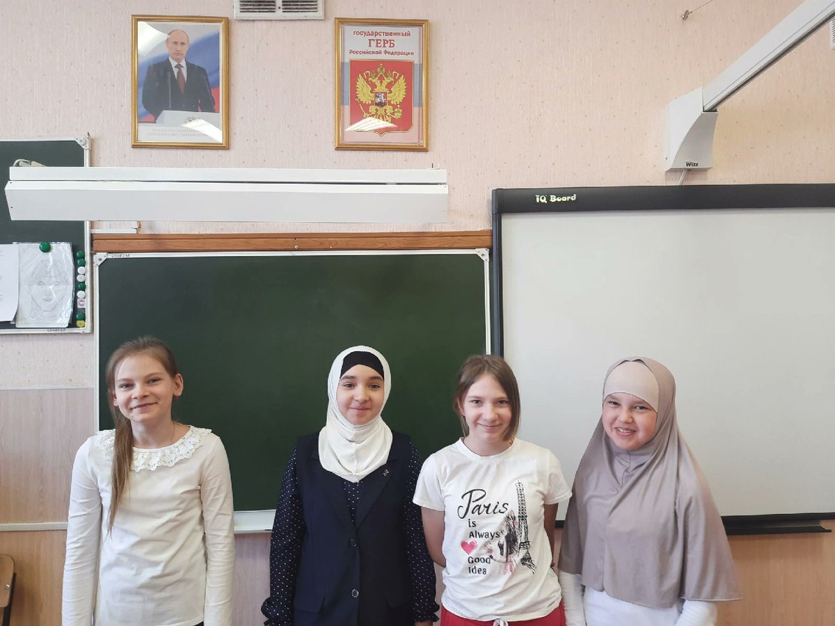 В рамках проекта 'Мы разные, мы классные!" в 4а классе прошёл классный час "Мы умеем дружить!".
В 4б классе сотрудники детской  библиотеки подготовили и провели классный час "Что такое дружба?" <a href="/depsamobr63/">Департамент образования Администрации г.о. Самара</a>