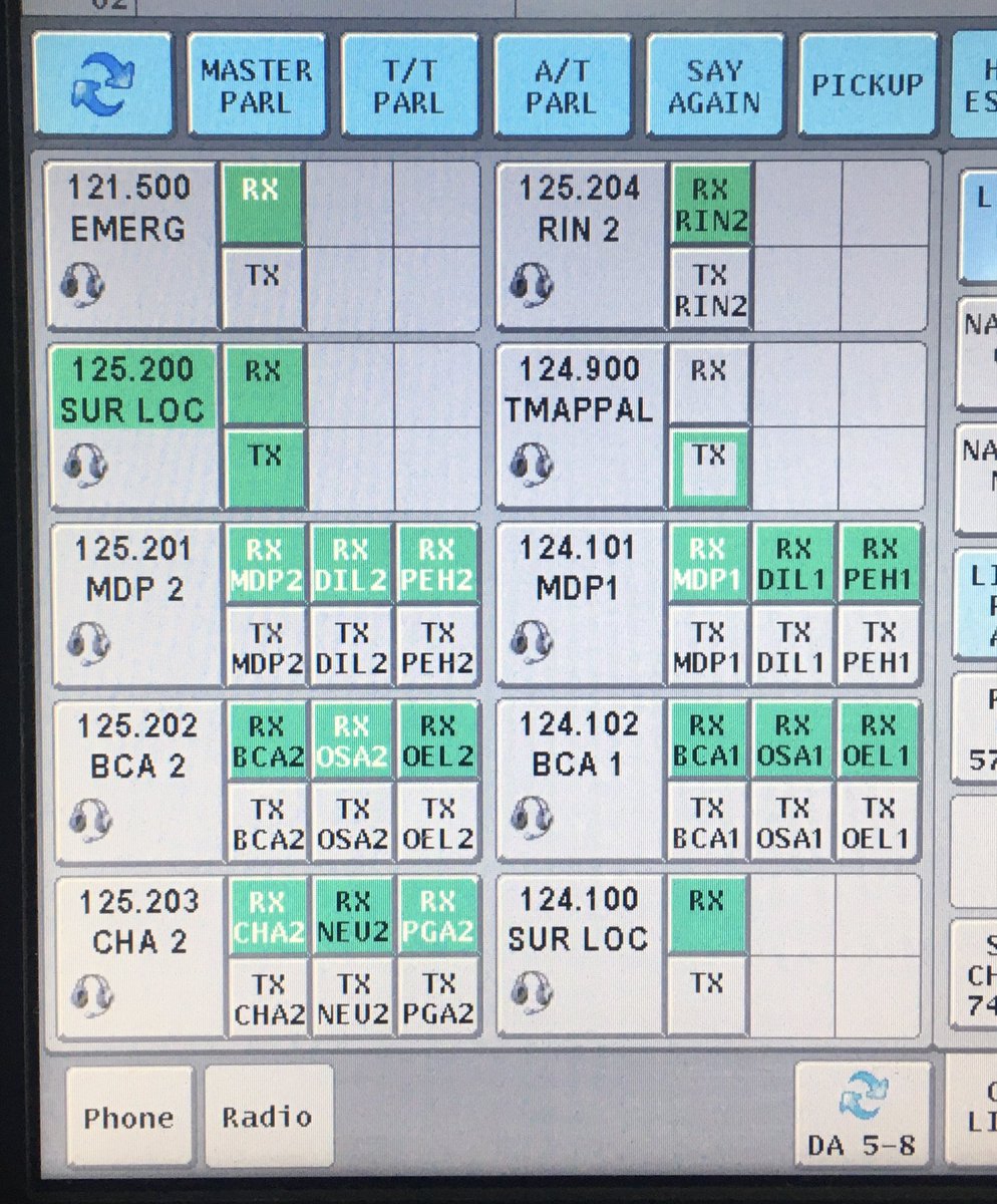 Gerpala88's tweet photo. @AvionesenEzeiza Esto es el Voice Switching de Ezeiza sur en el @AccEzeiza. Un solo operador tiene que selectar y deselectar las antenas para recibir y transmitir. 18 antenas en dos frecuencias distintas para poder hacer enlace. Parece que vivimos en los 80’ @BairesControl https://t.co/b8PCYTlEiQ