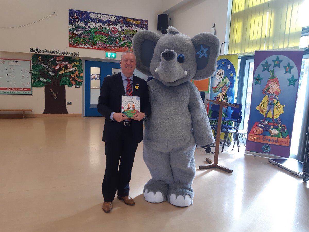 EllieClemence's tweet photo. Great visit to Ysgol Gymraeg Caerffili with Gorgeous George this morning - the children raised over £1000 reading books! @2wishcharity received an incredible donation of fantastic books provided by Usbourne Books and the lovely Sara Knowles. Diolch!
#bereavementsupport #2wish https://t.co/BGd2TymLLd
