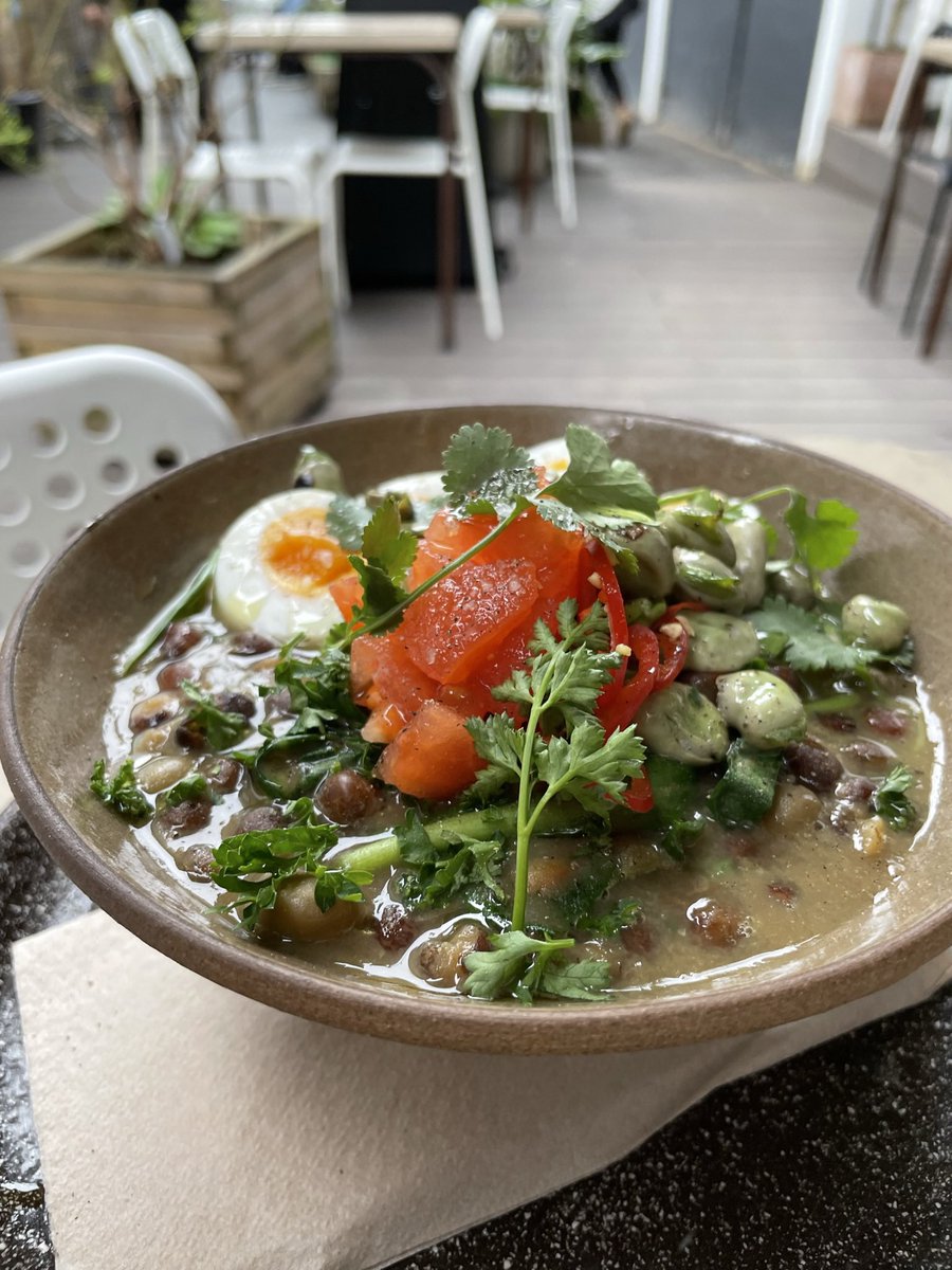 BrunswickCoffee's tweet photo. Via @Hodmedods &amp; the creative genius that is @CugannLaoch 😉😀 for this weekend only Hodmedod’s 6 bean Ful Madame’s with Wild Garlic, Tomatoes,Wild Garlic, Roasted Broad Beans and soft boiled Chilli drenched Hens Egg &amp; flat bread https://t.co/SWywMxycgy