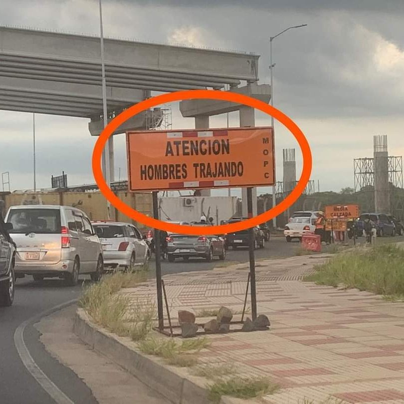 EleditorPy's tweet photo. 🏗️🚧👷🏻‍♂️

🧐 Con razón no avanza la obra. https://t.co/7uA8vS2B0i
