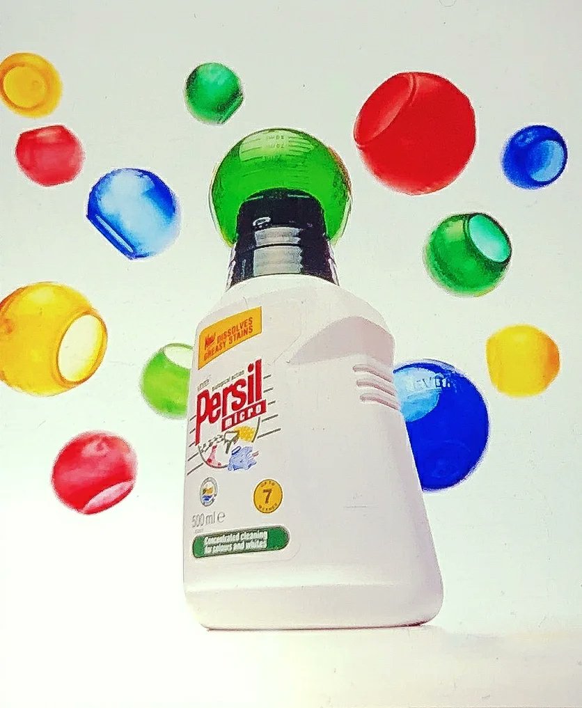 TheLaundryLab's tweet image. Unilever helped to develop the first "urethane balls" and made them the heroes of Persil liquid’s brand identity. 🟢🔵🟠🔴