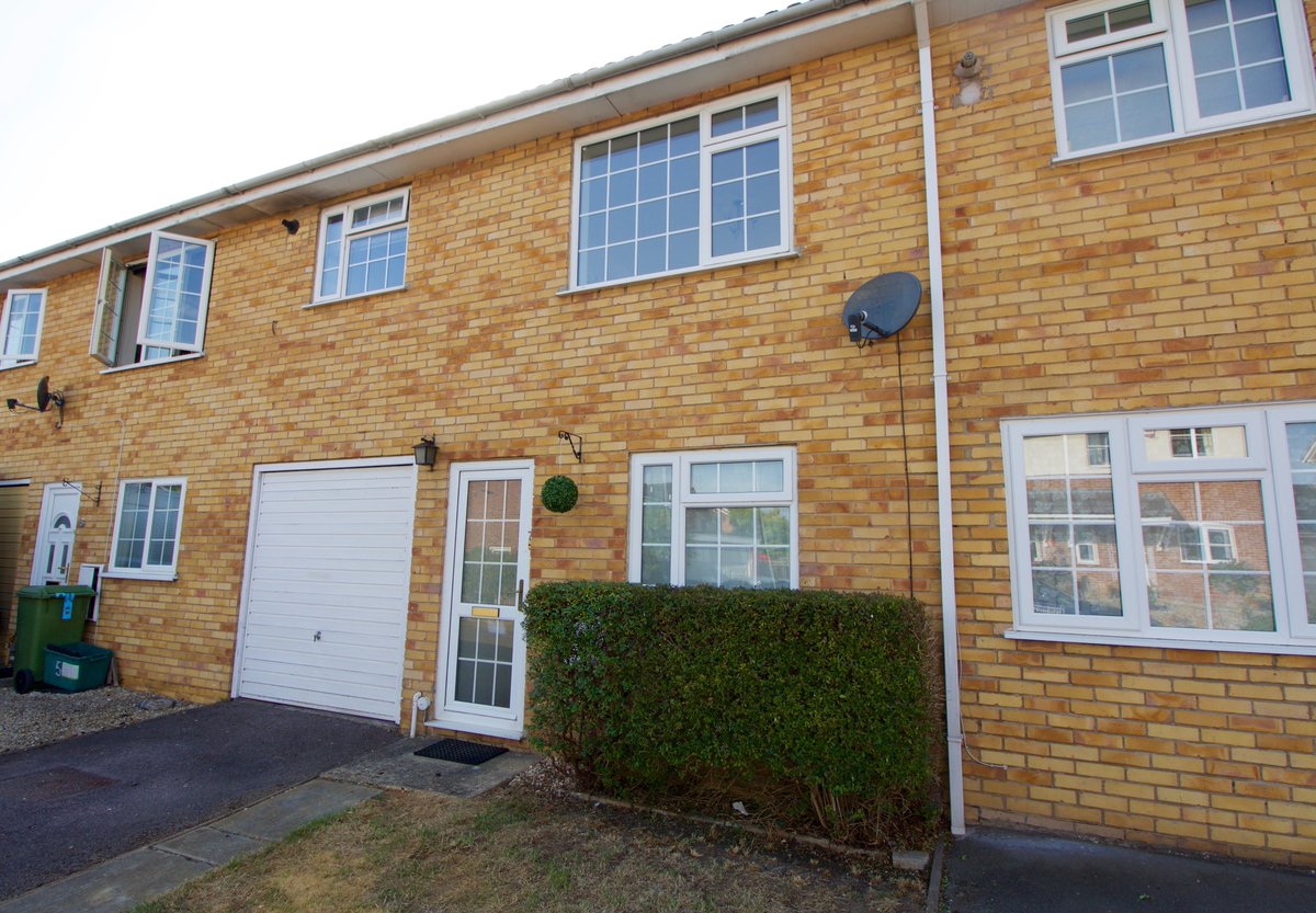 **To Let**

Lovely unfurnished two bedroom property located in a quiet cul-de-sac on the south west side of Regency Cheltenham.  

Call our Lettings Team to register your interest and/or book a viewing.

#rent #property #tenants