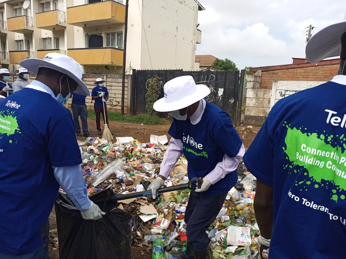 TelOneZW's tweet photo. TelOne’s approach to National Clean-Up campaign has taken a notch up ! Our teams are focusing on clearing illegal dumpsites that are mushrooming within our communities.
Today we cleared a dumpsite along Fife Avenue
#PlayYourPart #TelOneInTheCommunity
#OurEnvironmentOurPride https://t.co/ytyfAIHe5Z