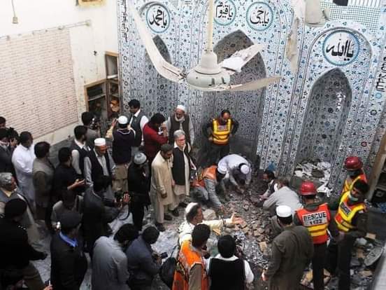 Samiullahwaz's tweet photo. ستا عبادت ته امنیت پکار دی
ربه سجدہ ھم اوس په یرہ کوو.😢😢
#Peshawarblast 💔 https://t.co/sy6WqCXTwO