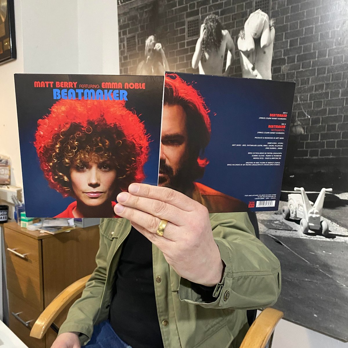 HERE AT LAST! Stock of Matt Berry’s new single ‘Beatmaker’ featuring Emma Noble has finally landed at Acid Jazz HQ. A big thank you to everyone who has already pre-ordered a copy. All pre-orders are being sent from today! smarturl.it/BeatmakerMBEN