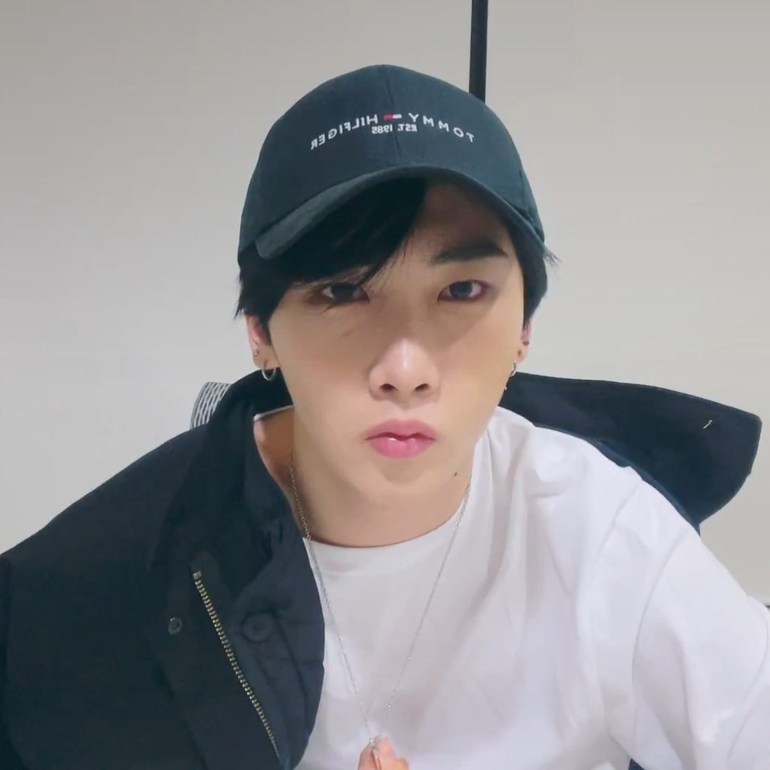 archivebhy's tweet photo. he pouts 🐥 https://t.co/Ns3FbyI8gG