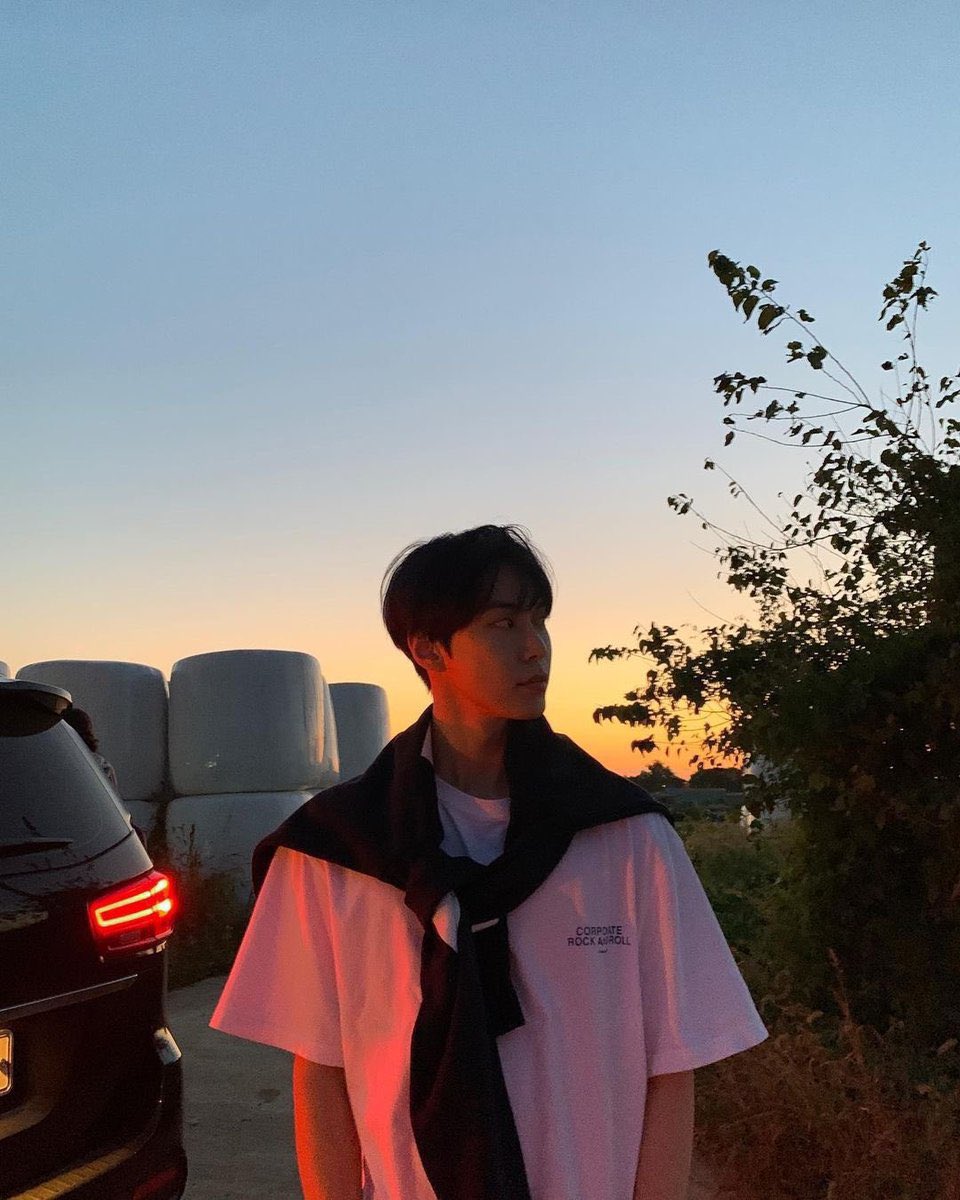 thisnaystore's tweet photo. 🎄แจกฟรี

🛵 แจกเสื้อ vivastudio ไซส์XL สีมิ้น1ตัว ลายเดียวกับที่โดยองใส่ค้าบ

‼️ รี + ฟอล

✖️ประกาศ 31/3 : 4ทุ่ม 

#DOYOUNG #NCT127 https://t.co/CJe4m2N5dT