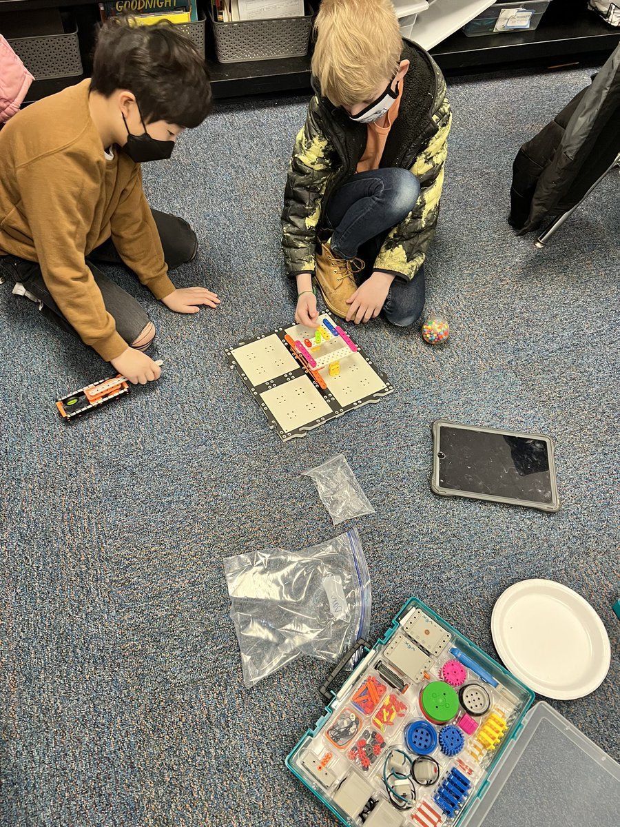 Sling shot cars! Learning about kinetic &amp; potential energy as we build <a href="/VEXRobotics/">VEX Robotics</a> cars! 💥🤖 <a href="/o_cristie72/">Cristie Ondrejack</a> <a href="/FESTigersHSE/">Fishers Elementary School</a>