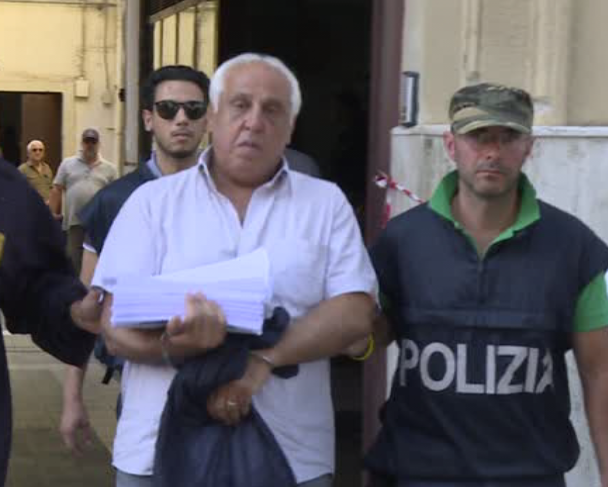 TgrRaiSicilia's tweet photo. La @poliziadistato ha sequestrato beni per 2 milioni di euro al clan #Inzerillo di Passo di Rigano a #Palermo.
Nel tg delle 19,35
@TgrRai https://t.co/RQQtc4oJKf