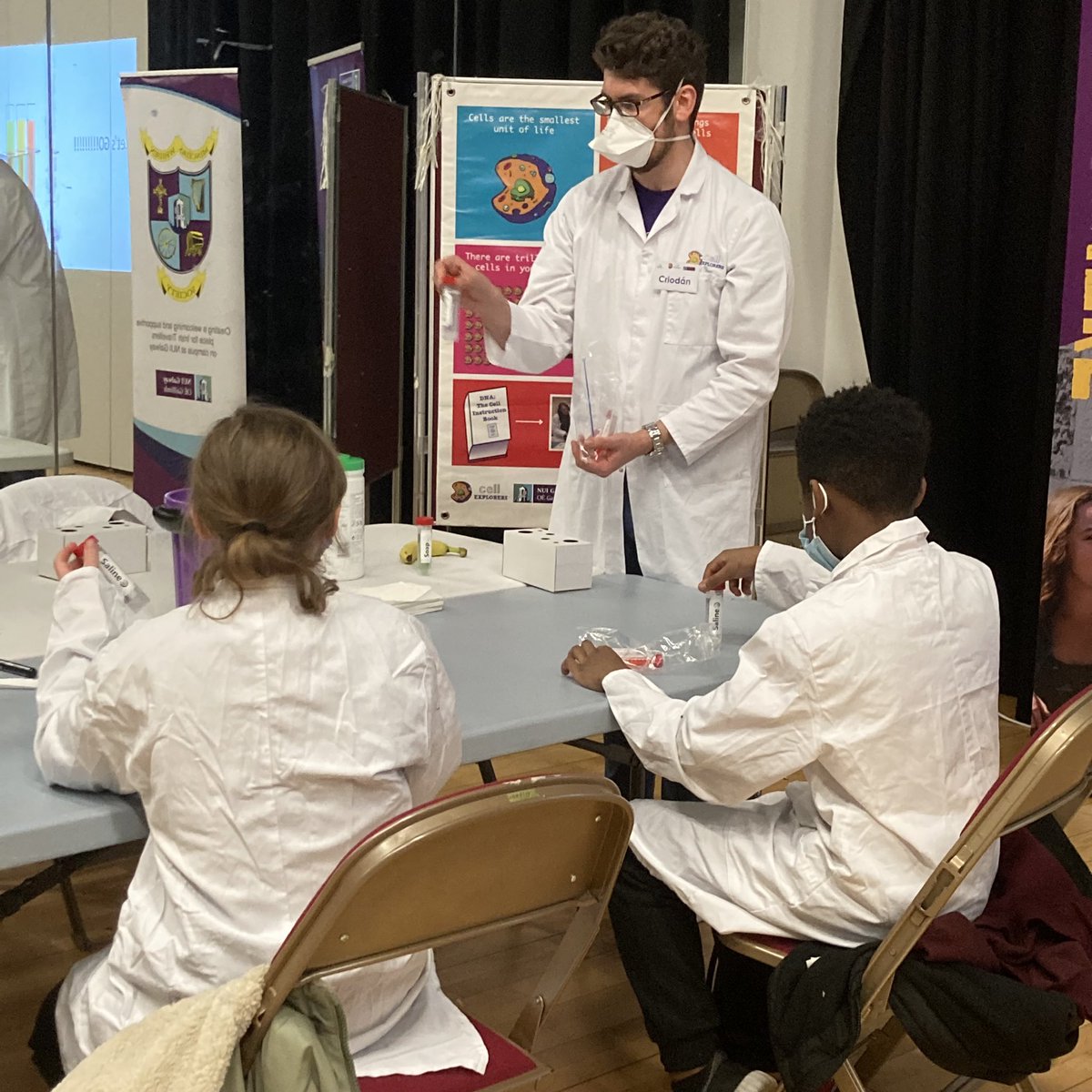 Cellexplorers's tweet photo. Thank you so much to facilitators today: new volunteers Sravani and @fiacamille &amp; experienced volunteers @aoifenichonail &amp; @criodanomurchu, led by @CiaraShortiss. We would not exist without you! #sciencerolemodels #ScienceisforEveryone #BelieveinScience #travellerethnicityweek https://t.co/Xonebt4rYV