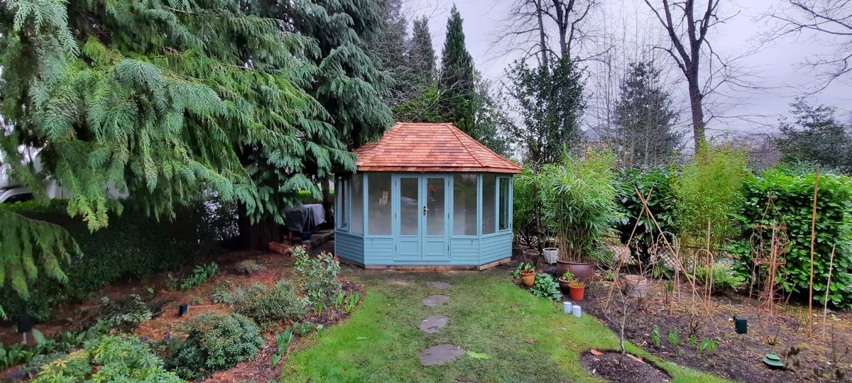 ChelseaShouses's tweet photo. Add a focal point to your garden…

This beautiful Abingdon Summerhouse painted in Eryngium Blue adds a splash of colour to this rain sodden garden in #Glasgow
🌺🌿🌸
.
.
#chelseasummerhouses #summerhouse #gardenbuilding #scotland #gardenlife #cedarshingles #cedar @BrooksUKltd https://t.co/AvKkLDYEYT