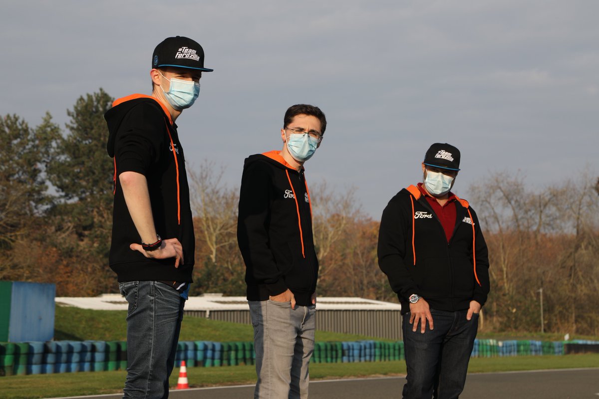 sylv1gtr's tweet photo. Aside from that, it was definitely incredible to spend the day with people who work for Ford, @DonaldReignoux and my teammates @sevensenshu and @geomf1 ! 🎮

(And the video has... 500k views on Facebook or something like that. 500k 🤯)

#Ford #VirtualToReal #Esport 
(5/13) https://t.co/uF96SVboWi
