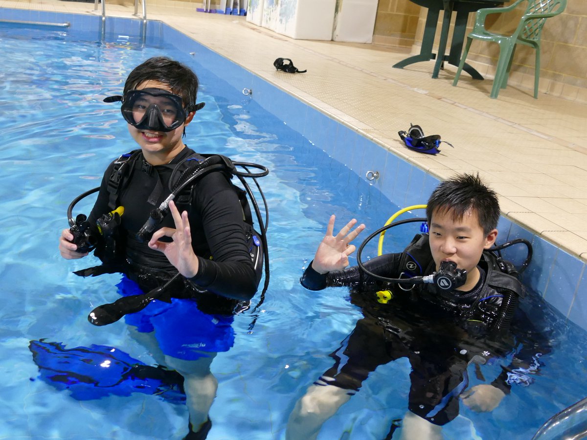 SJBWindsor's tweet photo. Some of the boarders were in the pool today having great fun on their intro to SCUBA course. Things were looking A-OK on the buddy checks and equipment! ππ
#SJBupperschool #SJBboarding #SJBfun https://t.co/GO630fhldA