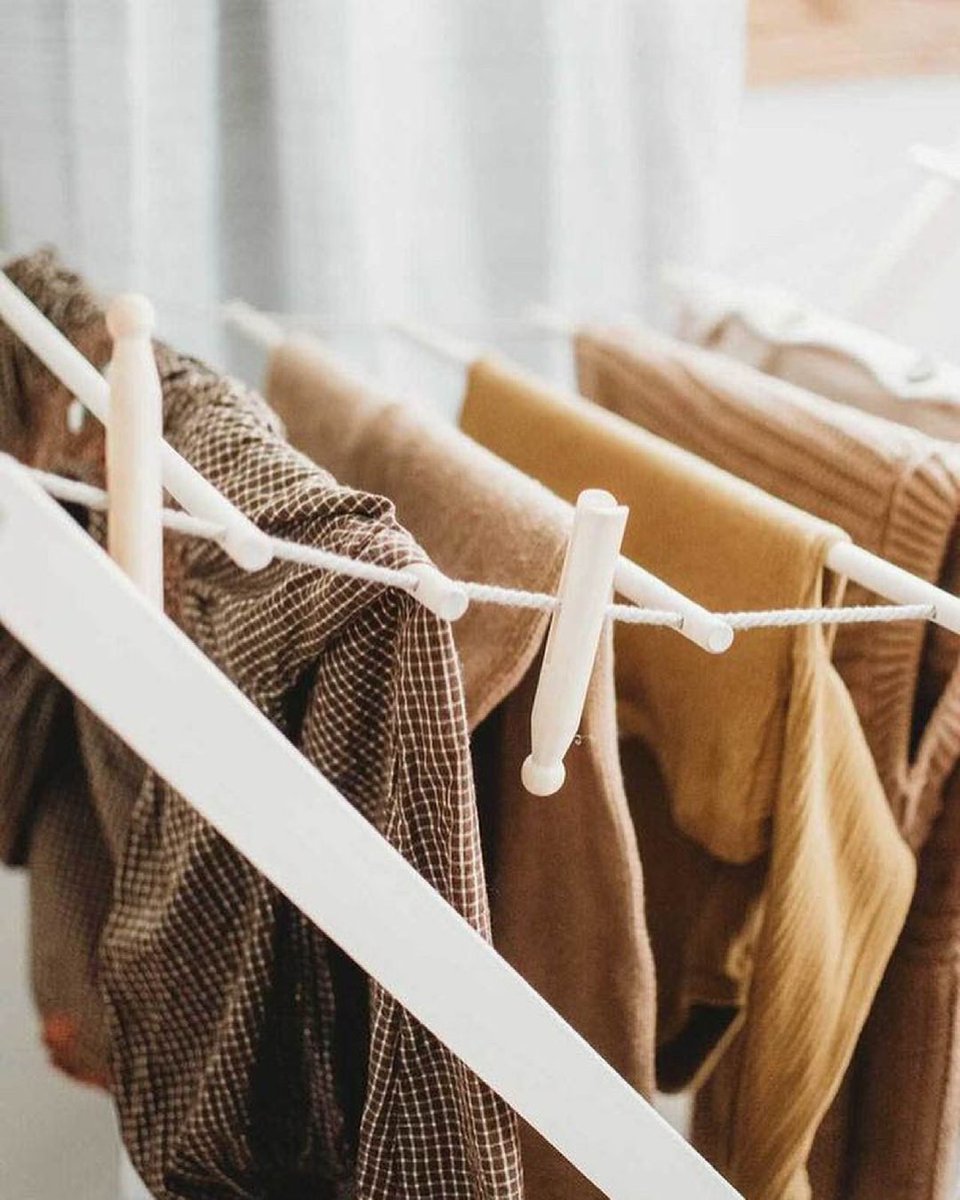 TreeClicks's tweet image. Air drying clothes is more environmentally friendly, saves money, reduces wrinkles and creases, and increases the lifespan of your clothes! 

Are you convinced to let your clothes air dry more often? 😉 treeclicks.com

Picture by @helenmilanhome