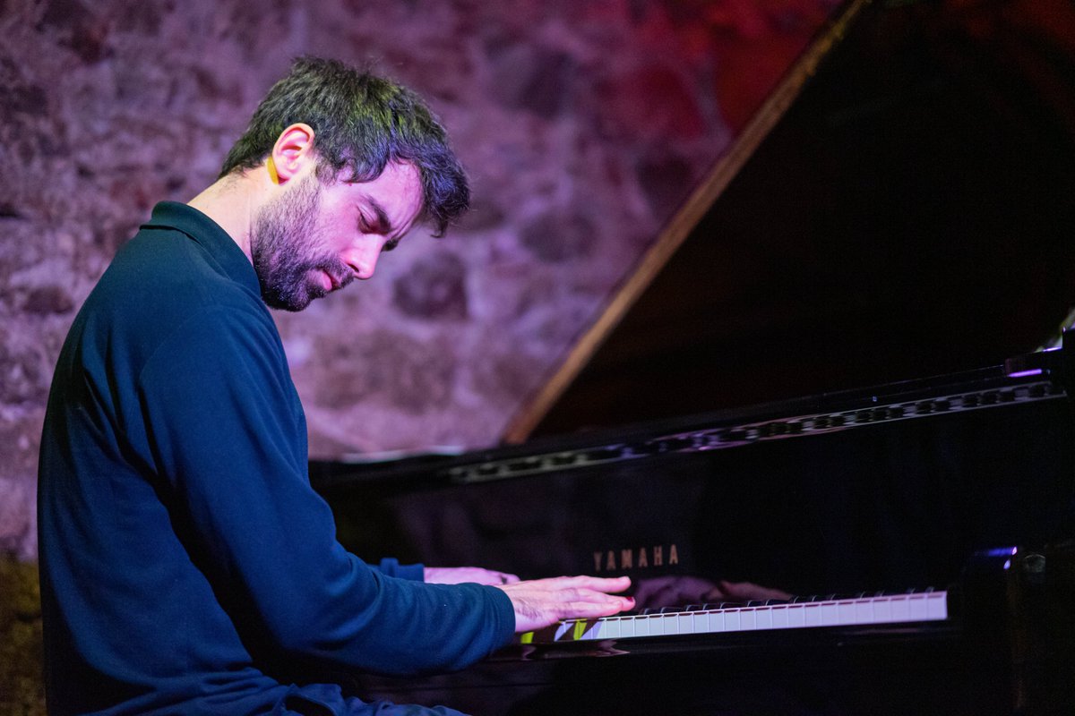 enricserraphoto's tweet photo. Nucli Trio amb Toni Saigi ahir a la nit a la @jazzcava #Jazz #jazzcava #photography https://t.co/92fbwAFbw0