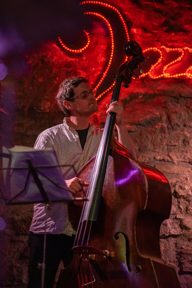 enricserraphoto's tweet photo. Nucli Trio amb Toni Saigi ahir a la nit a la @jazzcava #Jazz #jazzcava #photography https://t.co/92fbwAFbw0