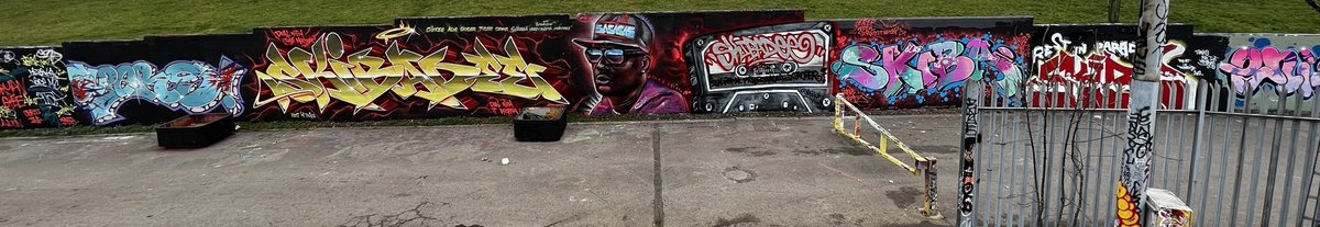 Voice_MC's tweet photo. 2. #forSkibadee Crystal Palace Skate Park. Art by Atila the One, Astek, Zonk DDS, Soak, Ryde, Joel #ripSkibadee #Skibadee #McSkibadee #SkibadeeMC https://t.co/Gt0eRMpSlL