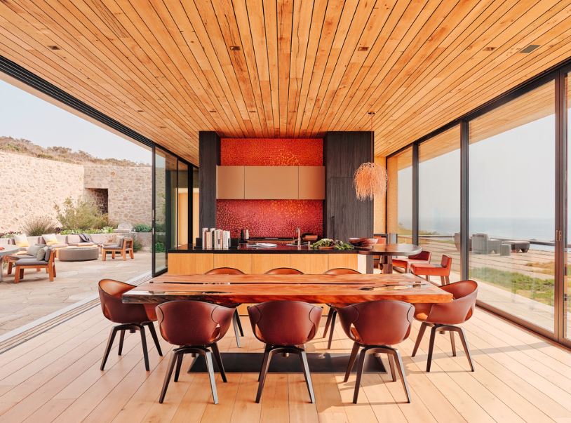 WoodDesignMag's tweet photo. A breathtaking, #sustainable home that literally blends into the hillside for a Silicon Valley-based family, their two daughters, & live-in parent, looking for a new lease on life. https://t.co/oezFvfKWZ2 @v2com_newswire #residentialarchitecture #interiordesign #woodesign #wood https://t.co/Q5hoPSy34N