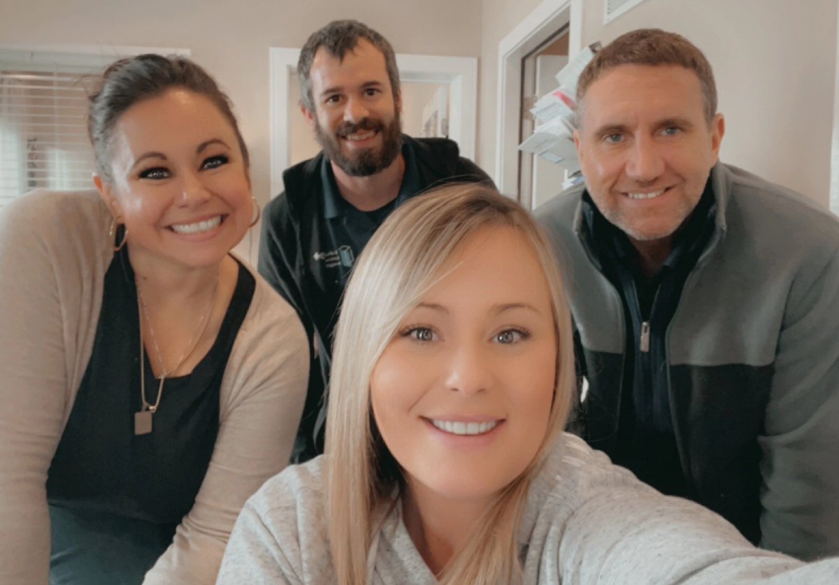 VanguardHeights's tweet photo. Teamwork makes the dream work! 💫

Let's give our on-site staff a big round of applause for all their hard work because today is #NationalEmployeeAppreciationDay!!👏
.
.
.
#vanguardheightsapartments #samfam https://t.co/Zjx0xJ6cfN