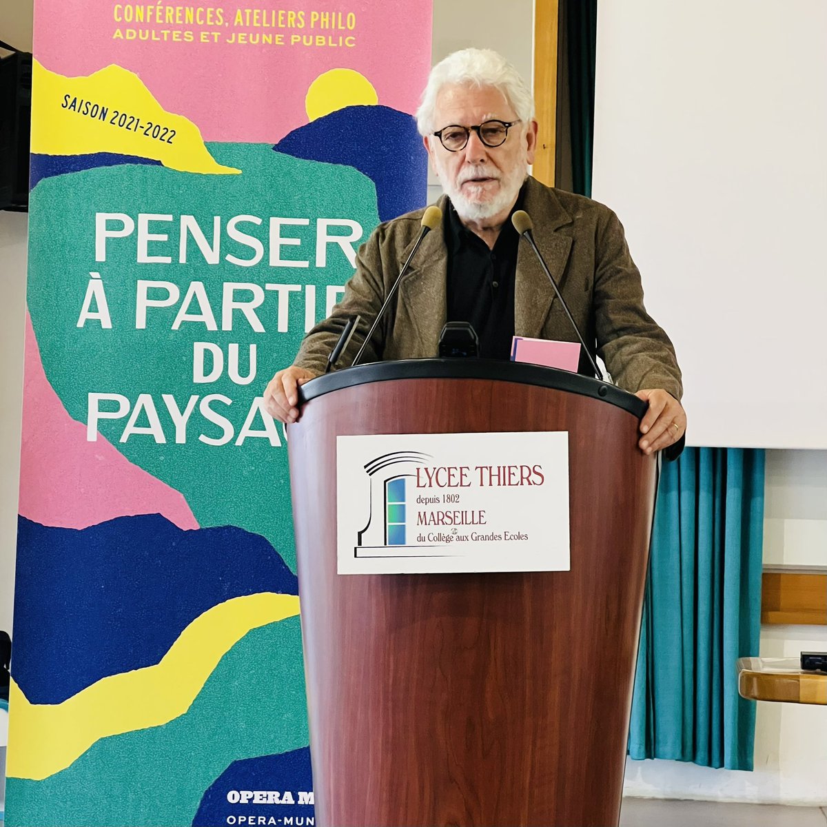 Philippe Descola avec les lycéens à Marseille une invitation <a href="/OperaMundi2018/">Opera Mundi</a> avec le lycée Thiers à Marseille #actualites #Marseille #culture <a href="/EHESS_fr/">EHESS</a> <a href="/lamarsweb/">La Marseillaise</a> <a href="/laprovence/">La Provence</a> @bleuprovence