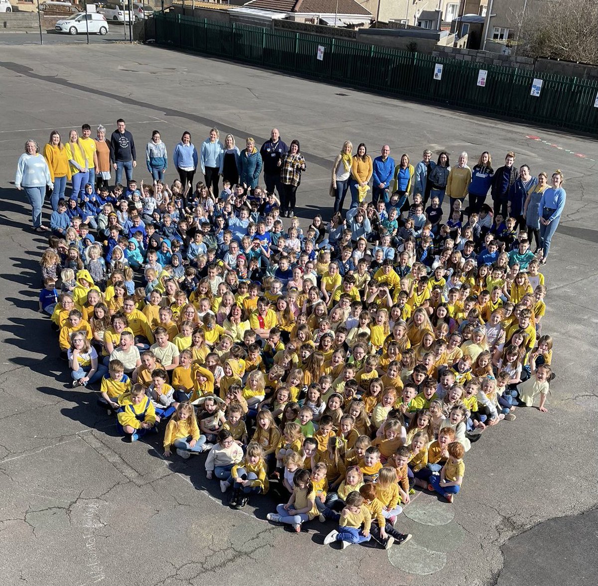Gwisgo glas a melyn i ddangos ein cefnogaeth i bobl Wcrain 💙💛 Wearing blue and yellow to show we’re thinking of the people of Ukraine 💙💛