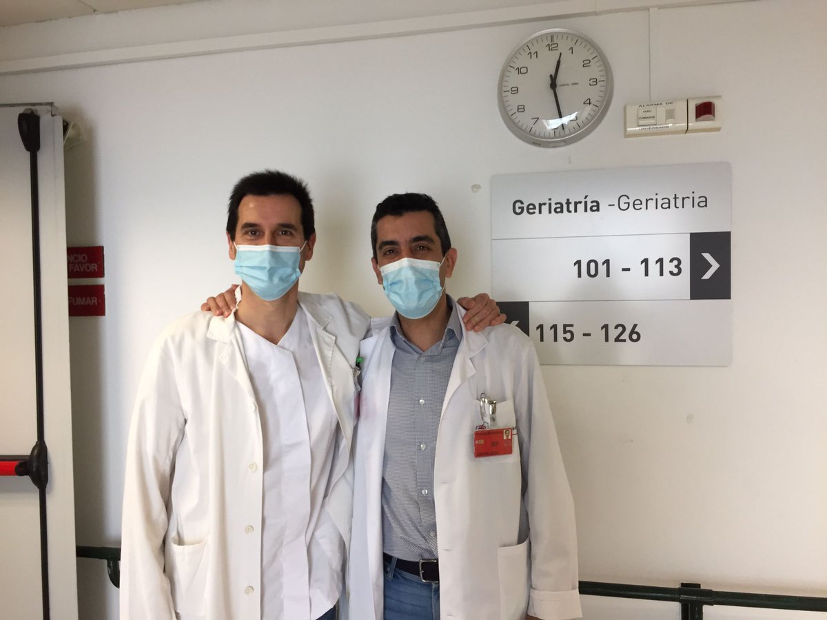 farmaciahun's tweet photo. @mitesarobe @elacallef @AARRONDOVELASCO @tatianaherce No solo estamos metidos en nuestra Farmacia, también contamos con compañeros integrados en otros servicios, como Ramón San Miguel que trabaja codo con codo con Geriatría revisando la medicación de estos  pacientes ingresados. #optimage #geriatria https://t.co/9KgHimyPeI