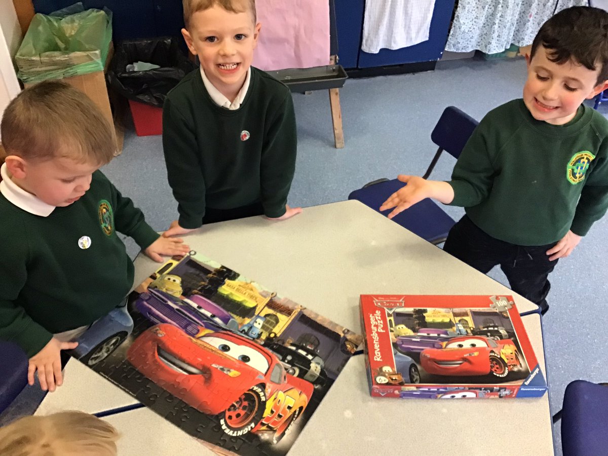PenlW's tweet photo. Wow, busy working as a team 🤝 making a 100 piece jigsaw! 🧩 @PenllergaerP https://t.co/KPZurzyeQS