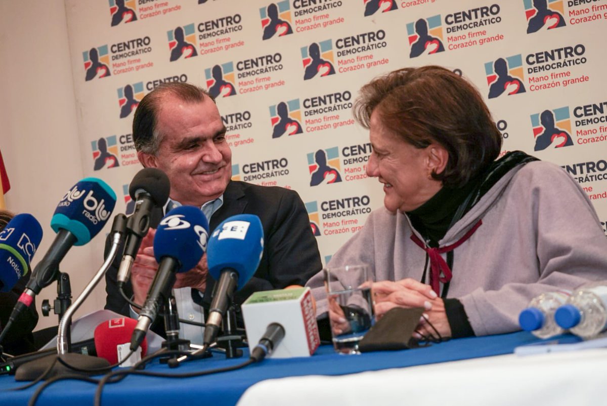 OIZuluaga's tweet photo. Me llena de entusiasmo que hagamos equipo con @AliciaEugeniaSN para ofrecerle a Colombia las mejores propuestas. Nos juntamos para demostrar que podemos construir una Colombia donde se respete a todos los colombianos que trabajan, invierten y producen.

🎥 https://t.co/FIIGLcQ0Lu https://t.co/tgf1tQO3Ze