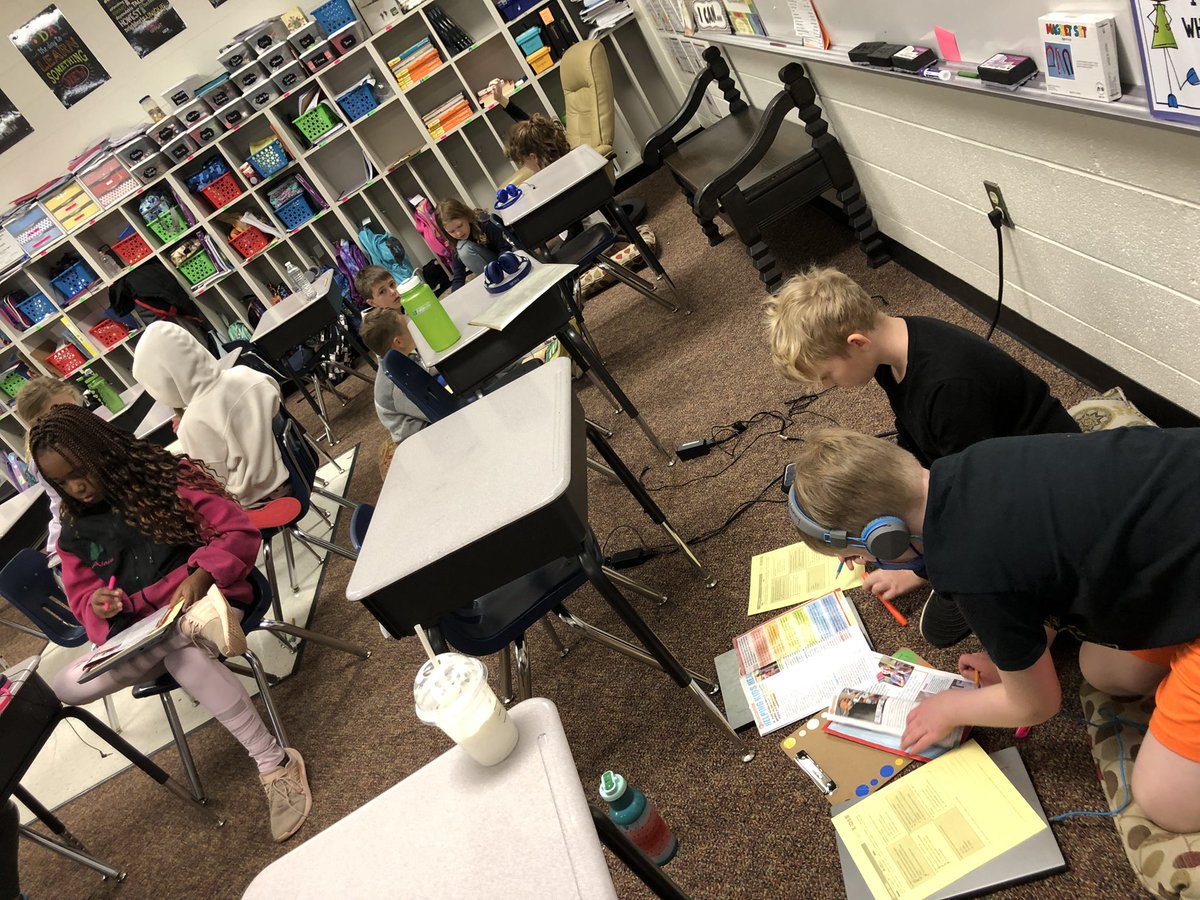 RhondaBur1501's tweet photo. Collaboration - finding text evidence!!!  @ves_tigers #ignitelearningbcps https://t.co/MO40bnSiRp