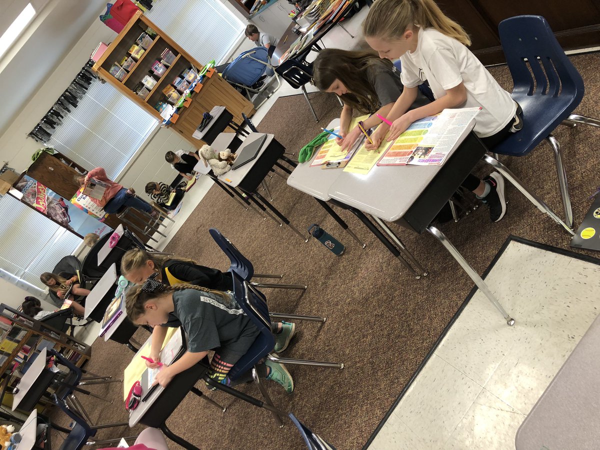 RhondaBur1501's tweet photo. Collaboration - finding text evidence!!!  @ves_tigers #ignitelearningbcps https://t.co/MO40bnSiRp