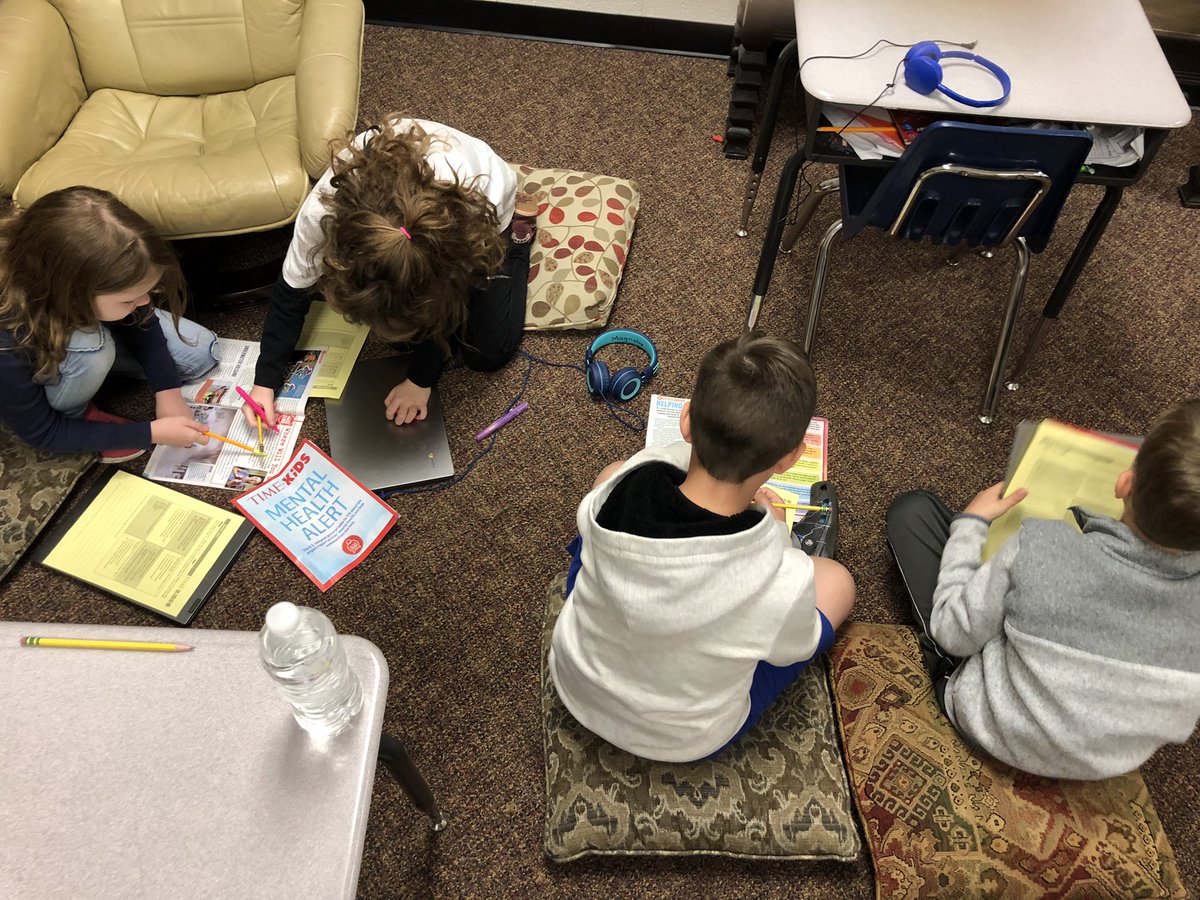 RhondaBur1501's tweet photo. Collaboration - finding text evidence!!!  @ves_tigers #ignitelearningbcps https://t.co/MO40bnSiRp