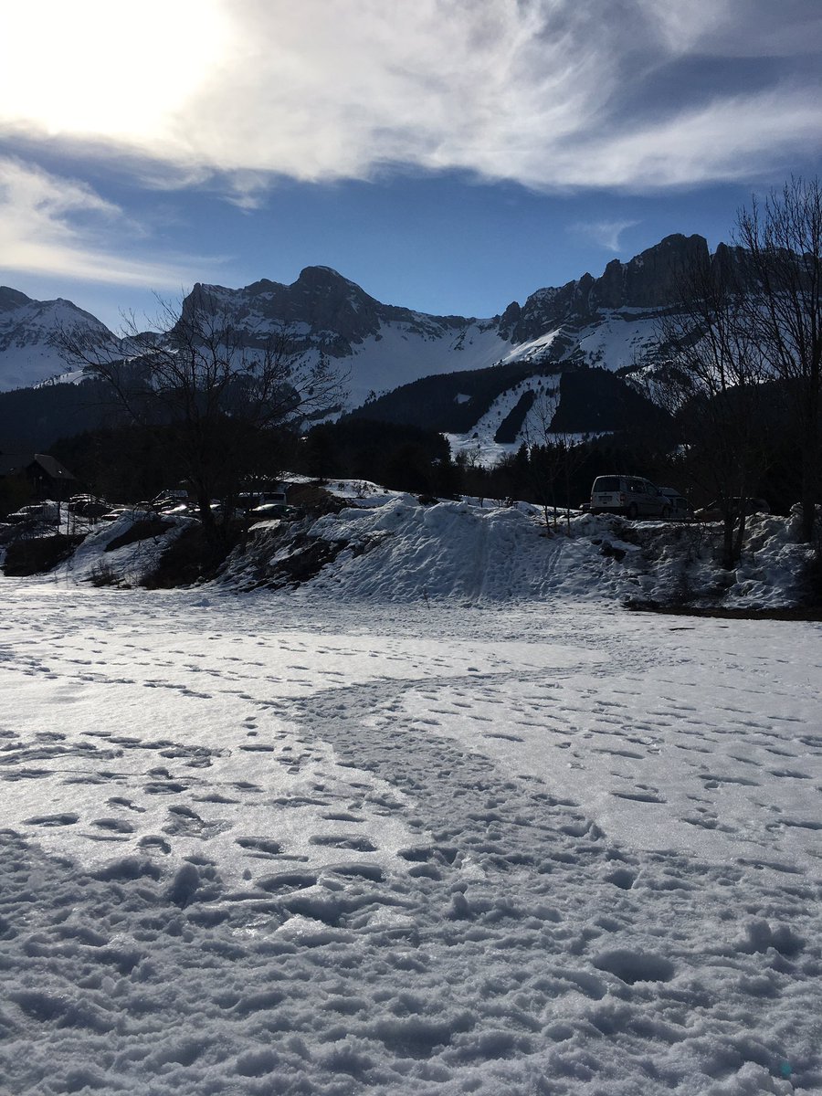 classe_celia's tweet photo. Nous avons passé une magnifique semaine en classe de neige. Merci à @VilledeValence d’avoir permis à tous les élèves de GS de l’école de vivre ce séjour  inoubliable. https://t.co/cdjOv79kj6